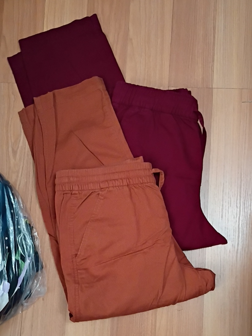 GAP Easy Pants- Women’s Elastic-Waist Track Pants in Rust & Burgundy